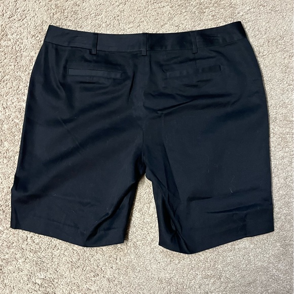 NWOT, Michael Kors Black Shorts, size 6 - Picture 2 of 3